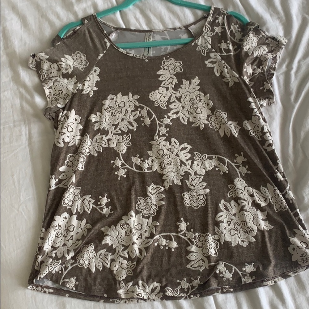 Cutout shoulder top